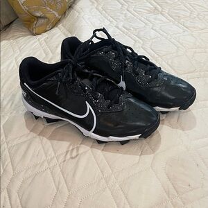 Nike Black and White Fastflex Baseball Cleats (D)